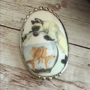 Vintage Signed Linda Carrigan 96 Broken Porcelain China Cat Pin